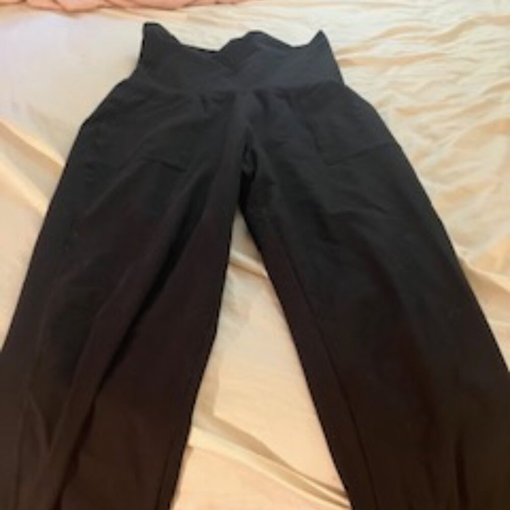 Black baggy Aerie high waisted pants.